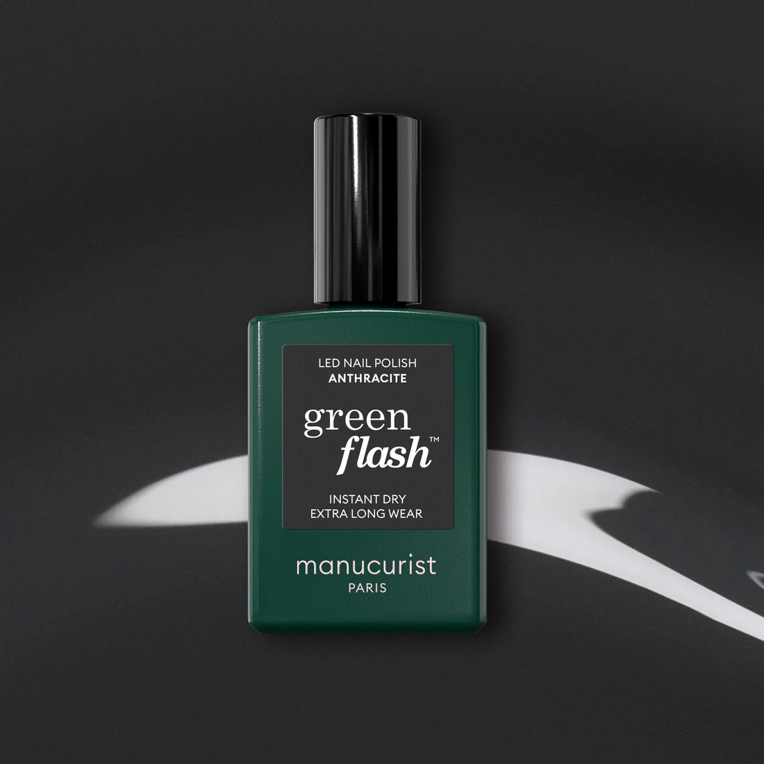 Photo du produit, vernis à ongle gris foncé presque noir